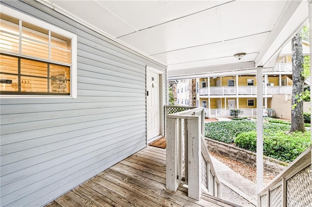 2 bedroom, 1 bathroom, 950 sq ft condominium for sale at 6804 Glenridge Drive D, Sandy Springs, GA 30328 — photo 4