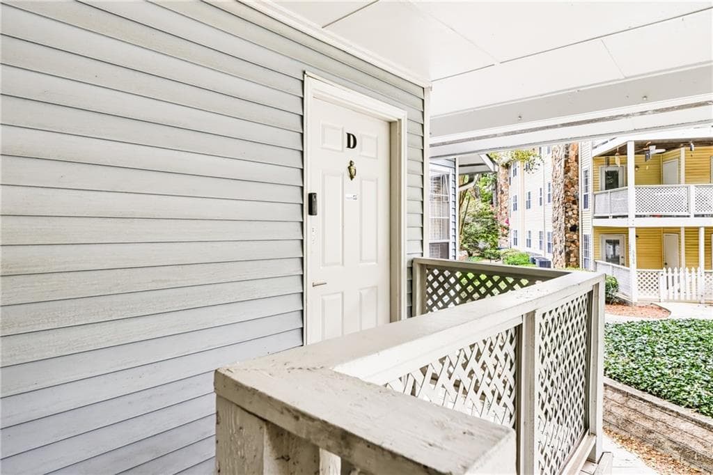 2 bedroom, 1 bathroom, 950 sq ft condominium for sale at 6804 Glenridge Drive D, Sandy Springs, GA 30328 — photo 5