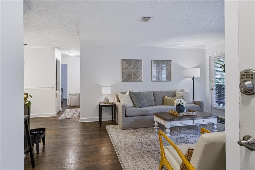 2 bedroom, 1 bathroom, 950 sq ft condominium for sale at 6804 Glenridge Drive D, Sandy Springs, GA 30328 — photo 7