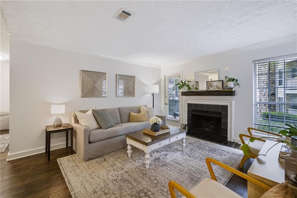 2 bedroom, 1 bathroom, 950 sq ft condominium for sale at 6804 Glenridge Drive D, Sandy Springs, GA 30328 — photo 8