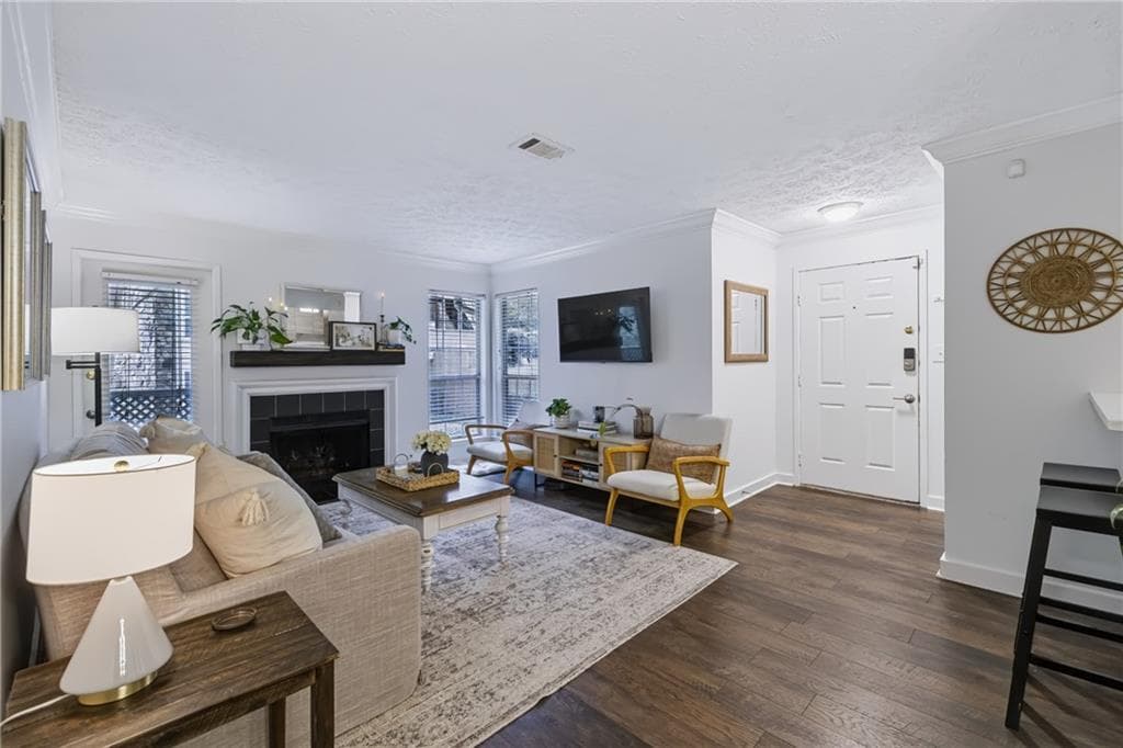 2 bedroom, 1 bathroom, 950 sq ft condominium for sale at 6804 Glenridge Drive D, Sandy Springs, GA 30328 — photo 9
