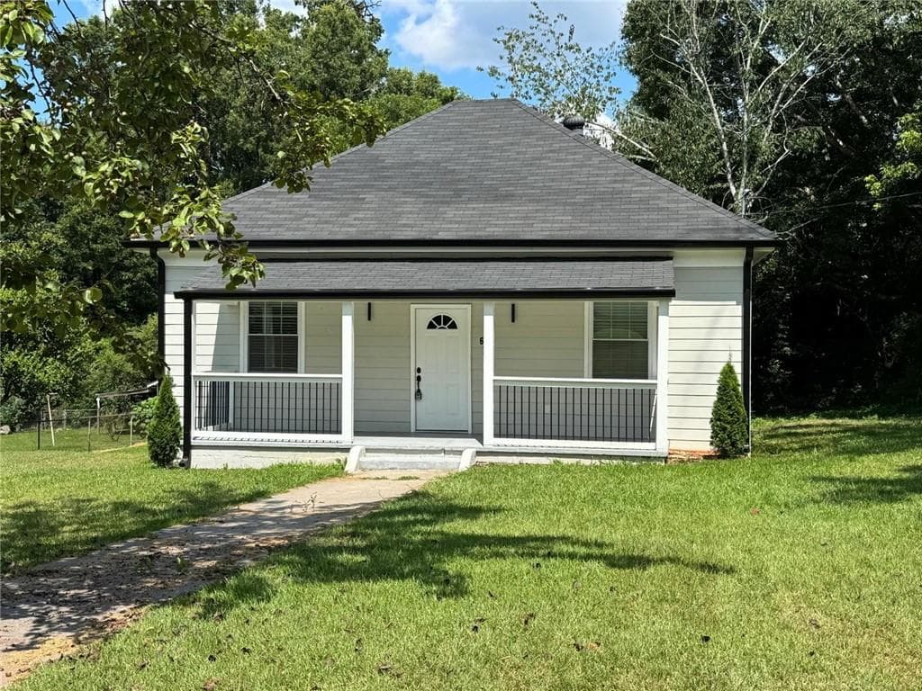 2 bedroom, 2 bathroom, 1,068 sq ft single family residence for sale at 69 Fourth Street, Griffin, GA 30223