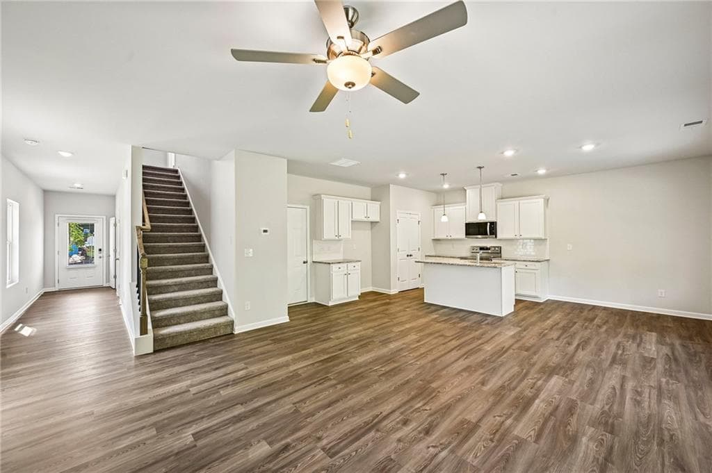 3 bedroom, 3 bathroom, 1,925 sq ft single family residence for sale at 11151 Suria Drive, Covington, GA 30014 — photo 8