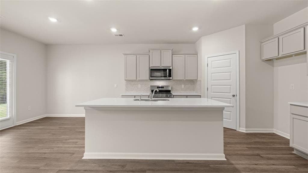 6 bedroom, 2 bathroom, 2,511 sq ft single family residence for sale at 176 Elsa Court, Jefferson, GA 30549 — photo 6