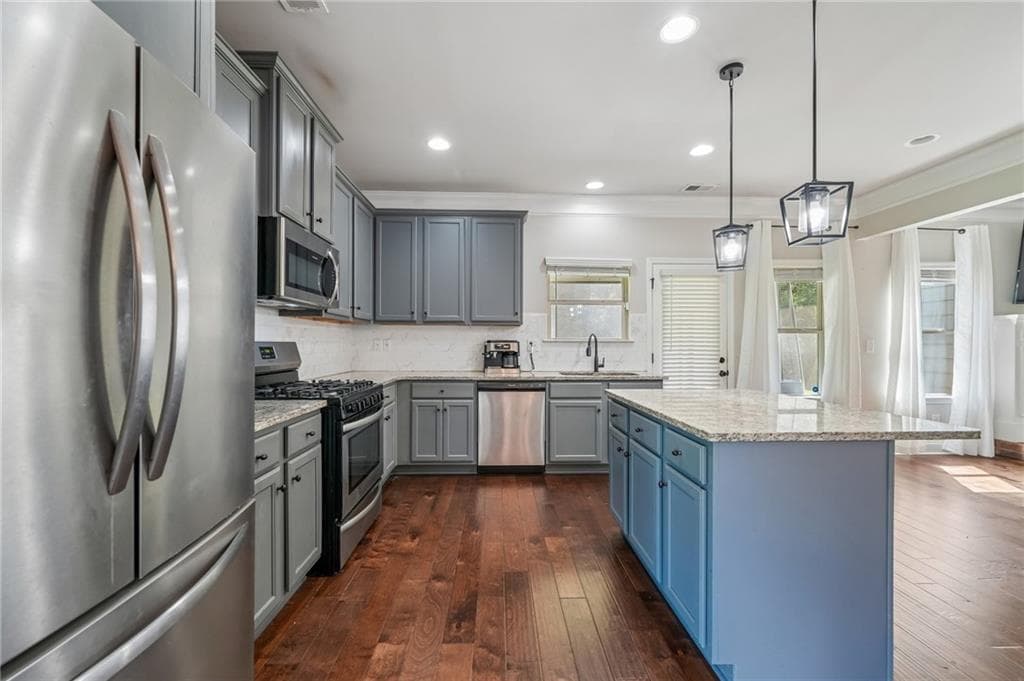 5 bedroom, 3 bathroom, 2,735 sq ft single family residence for sale at 109 Donovan Avenue, Locust Grove, GA 30248 — photo 7