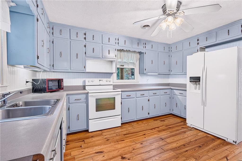 3 bedroom, 2 bathroom, 1,956 sq ft single family residence under contract at 466 Ellington Road, Ellijay, GA 30540 — photo 3