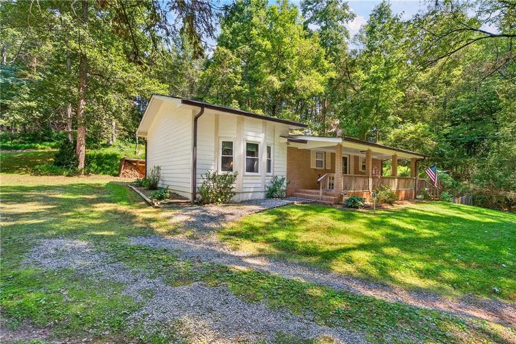 3 bedroom, 2 bathroom, 1,956 sq ft single family residence under contract at 466 Ellington Road, Ellijay, GA 30540 — photo 6