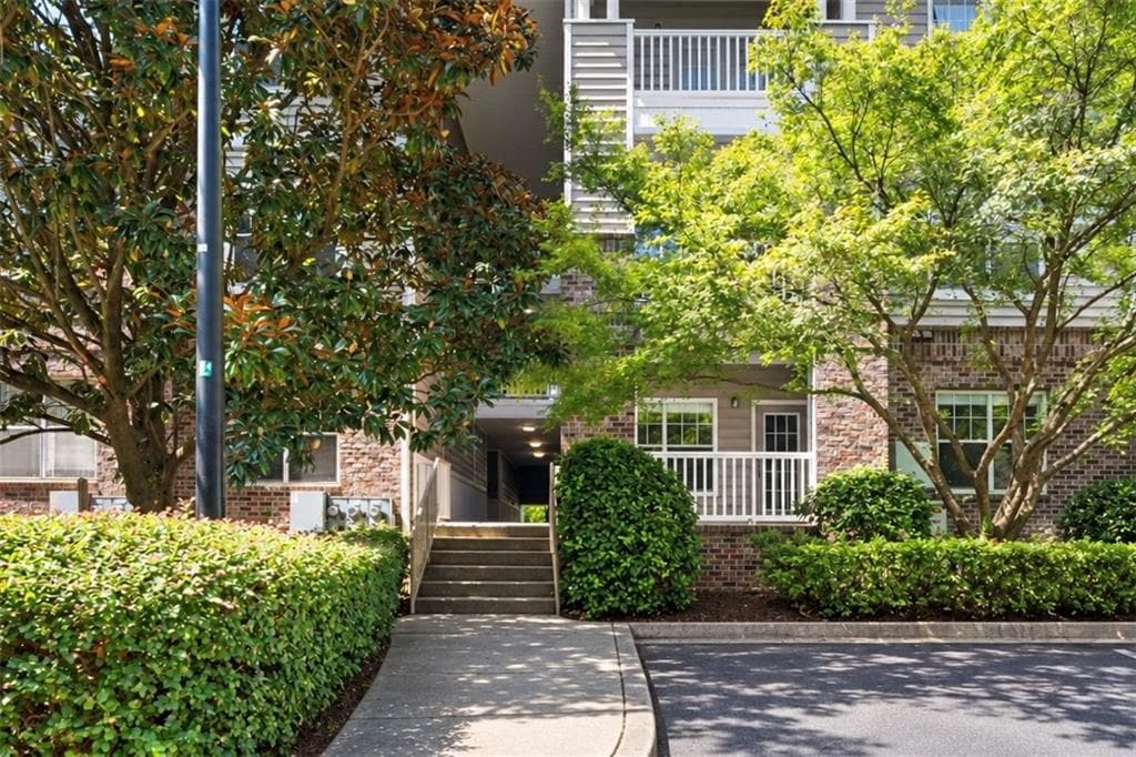 1 bedroom, 1 bathroom, 748 sq ft condominium for sale at 2700 Pine Tree Road 2104, Atlanta, GA 30324 — photo 1 of 44