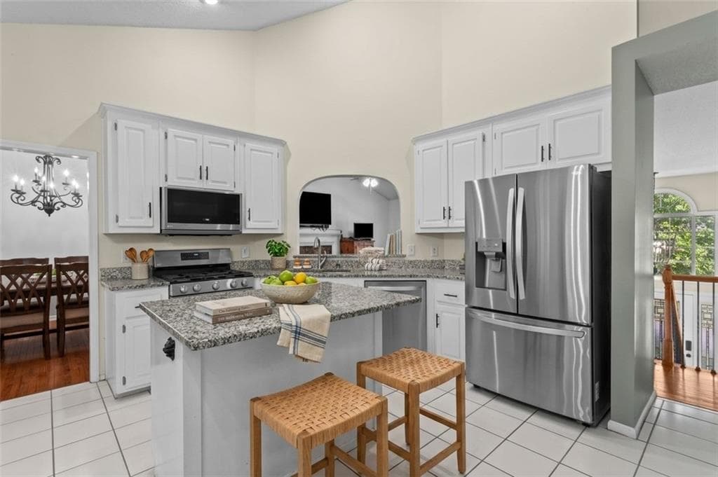 4 bedroom, 3 bathroom, 2,678 sq ft single family residence for sale at 402 Township Lane, Woodstock, GA 30189 — photo 2