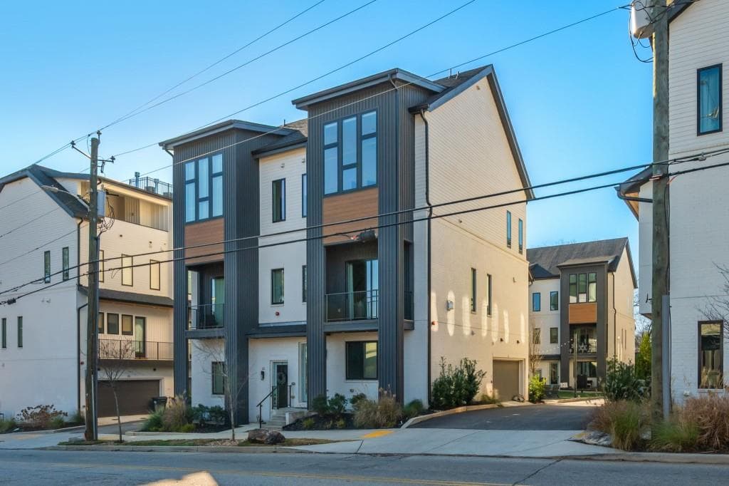 3 bedroom, 5 bathroom, 2,412 sq ft townhouse for sale at 2347 Hosea L WIlliams Drive 11, Atlanta, GA 30317 — photo 2