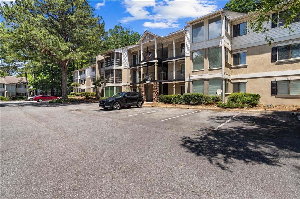 2 bedroom, 2 bathroom, 1,142 sq ft condominium for sale at 3018 Wingate Way, Atlanta, GA 30350 — photo 2
