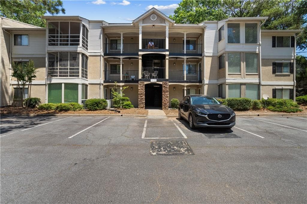 2 bedroom, 2 bathroom, 1,142 sq ft condominium for sale at 3018 Wingate Way, Atlanta, GA 30350 — photo 3