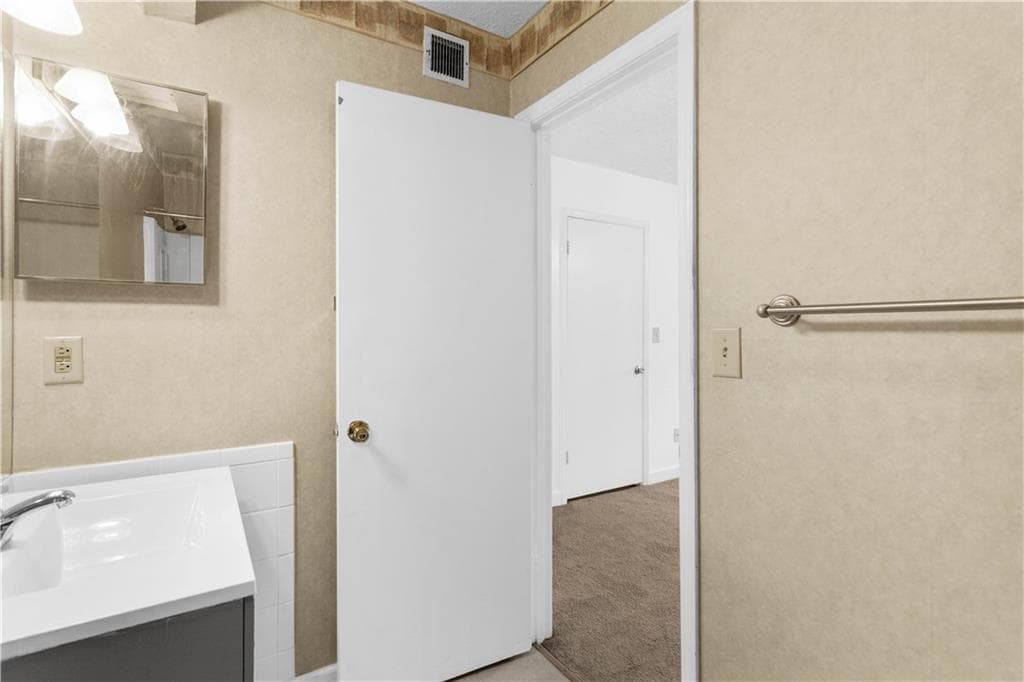 2 bedroom, 2 bathroom, 1,142 sq ft condominium for sale at 3018 Wingate Way, Atlanta, GA 30350 — photo 8
