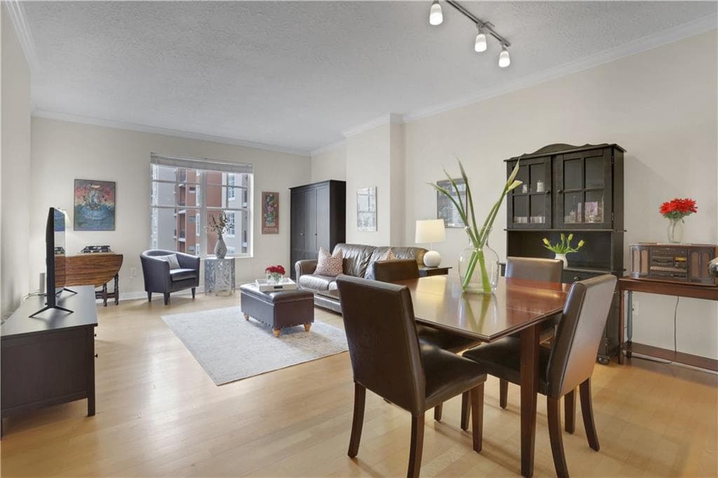 1 bedroom, 1 bathroom, 764 sq ft condominium for sale at 1101 Juniper Street 820, Atlanta, GA 30309 — photo 3