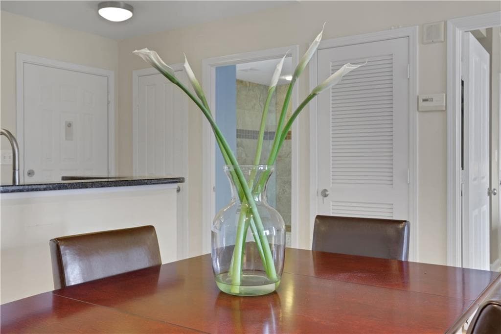 1 bedroom, 1 bathroom, 764 sq ft condominium for sale at 1101 Juniper Street 820, Atlanta, GA 30309 — photo 6
