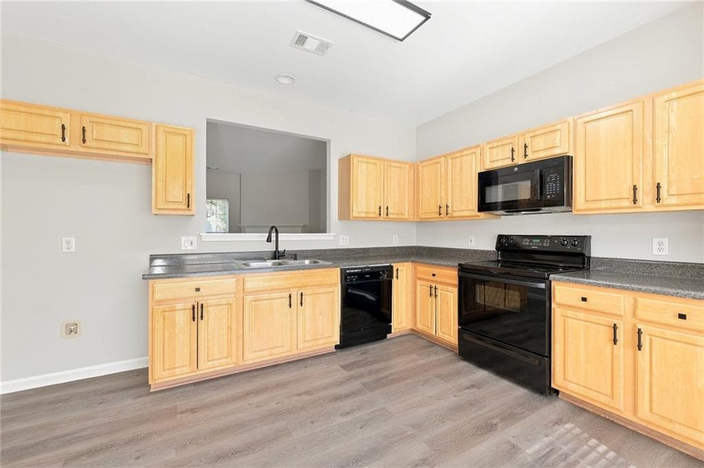 3 bedroom, 3 bathroom, 1,872 sq ft townhouse for sale at 2408 Beaver Falls Drive, Norcross, GA 30071 — photo 5
