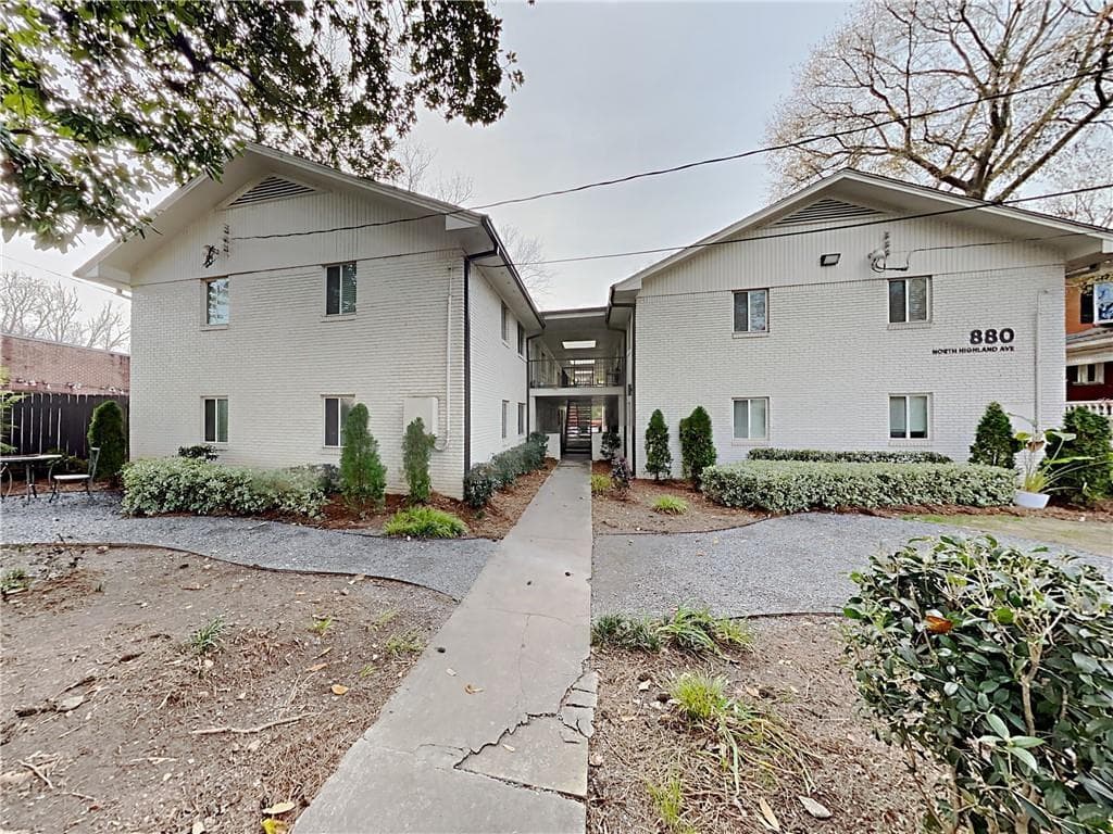 1 bedroom, 1 bathroom, 800 sq ft apartment for rent at 880 N Highland Avenue A3, Atlanta, GA 30306 for $1,625 a month — photo 1 of 11