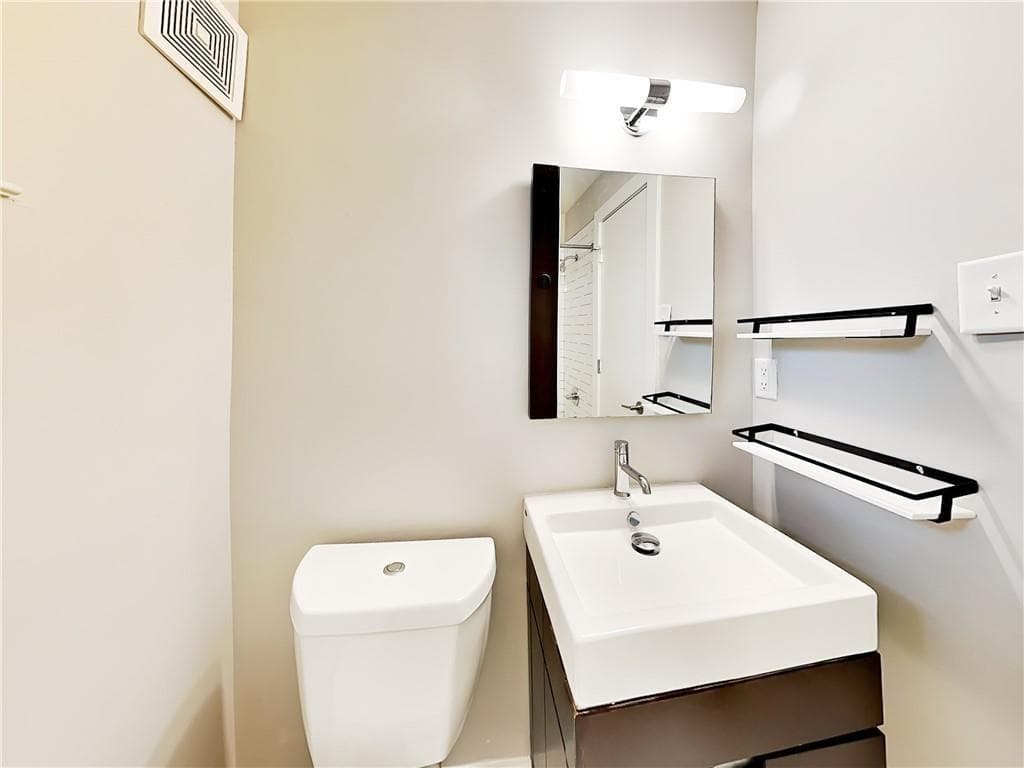 1 bedroom, 1 bathroom, 800 sq ft apartment for rent at 880 N Highland Avenue A3, Atlanta, GA 30306 for $1,625 a month — photo 9