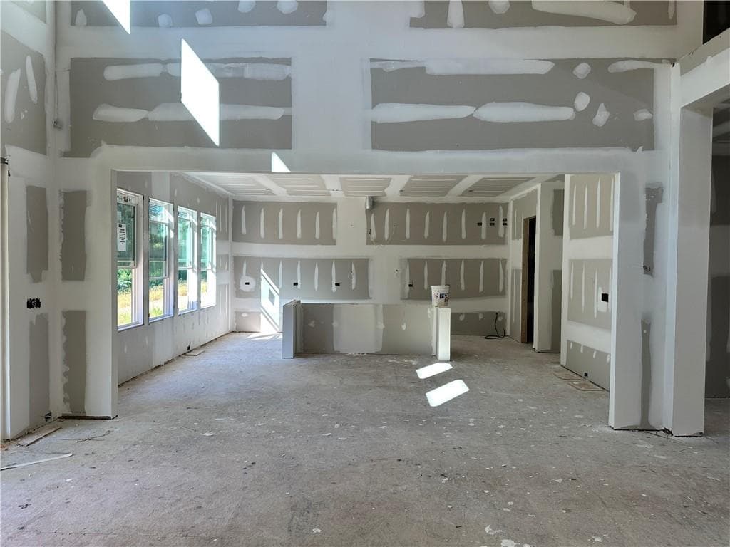 5 bedroom, 6 bathroom, 4,344 sq ft single family residence for sale at 8010 Grand Meadow Run, Gainesville, GA 30506 — photo 5