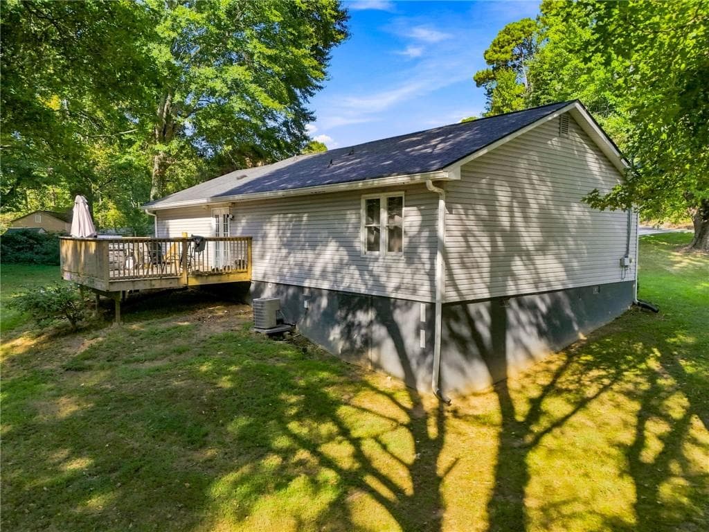 3 bedroom, 2 bathroom, 1,161 sq ft single family residence for sale at 3016 Summer Lake Drive, Gainesville, GA 30506 — photo 5