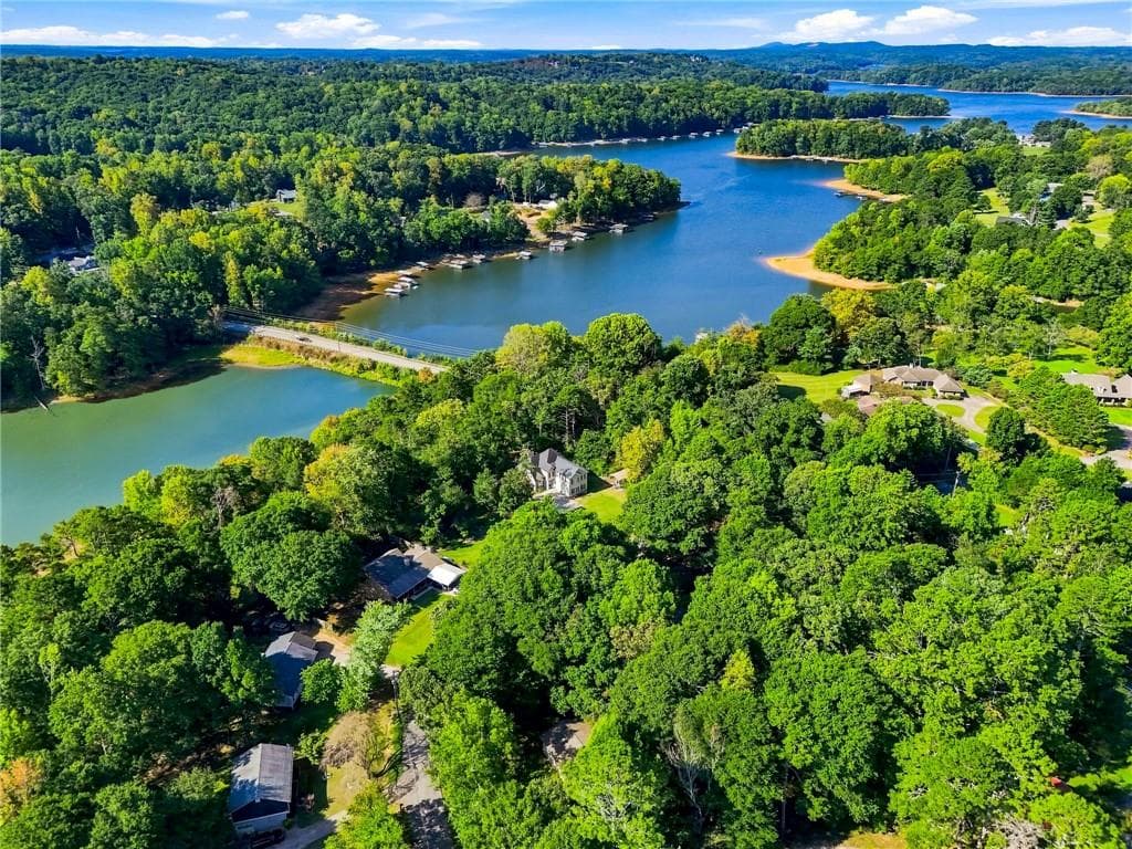 3 bedroom, 2 bathroom, 1,161 sq ft single family residence for sale at 3016 Summer Lake Drive, Gainesville, GA 30506 — photo 7