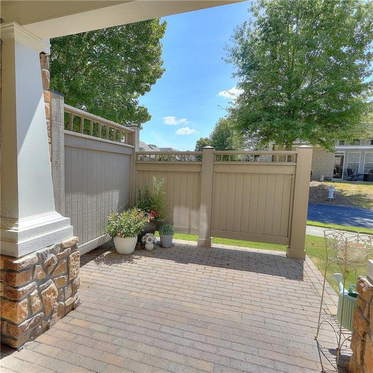 4 bedroom, 3 bathroom, 2,700 sq ft condominium for sale at 2845 Middlecreek Way, Cumming, GA 30041 — photo 5