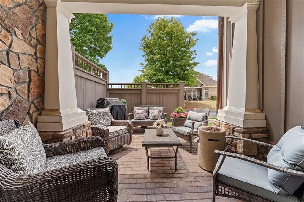 4 bedroom, 3 bathroom, 2,700 sq ft condominium for sale at 2845 Middlecreek Way, Cumming, GA 30041 — photo 6