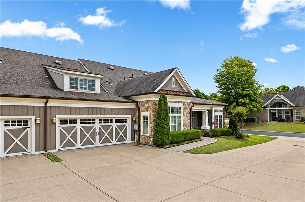 4 bedroom, 3 bathroom, 2,700 sq ft condominium for sale at 2845 Middlecreek Way, Cumming, GA 30041 — photo 7