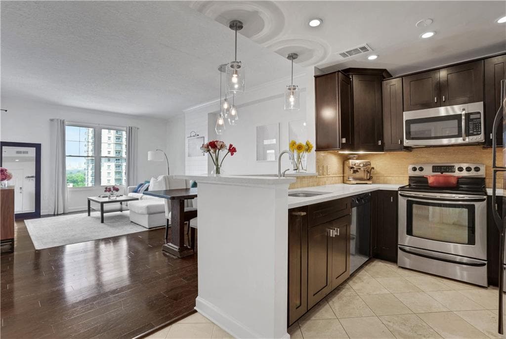 1 bedroom, 1 bathroom, 764 sq ft condominium for sale at 1101 Juniper Street 1012, Atlanta, GA 30309