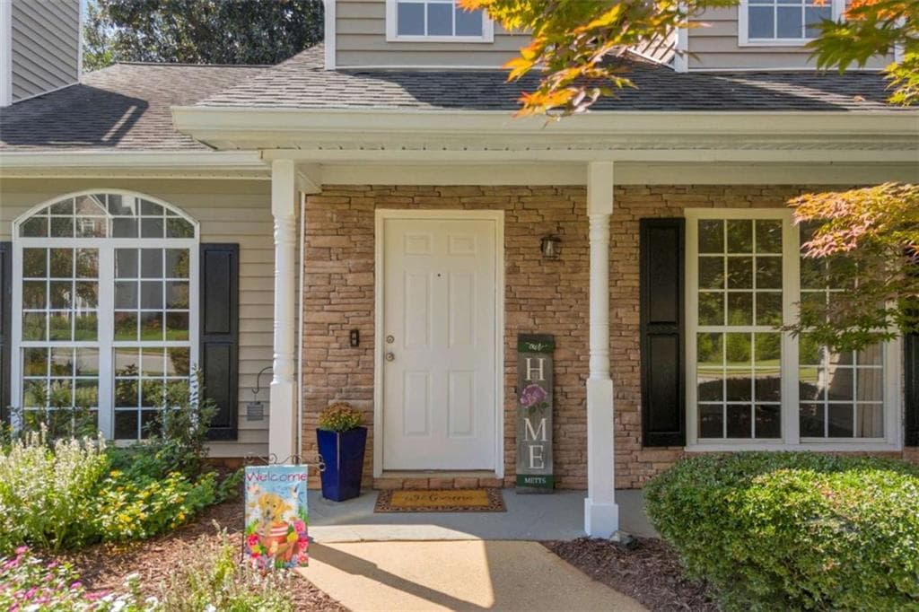 3 bedroom, 2 bathroom, 1,830 sq ft single family residence for sale at 5590 Lenox Park Place, Buford, GA 30518 — photo 3
