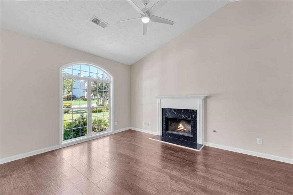3 bedroom, 2 bathroom, 1,830 sq ft single family residence for sale at 5590 Lenox Park Place, Buford, GA 30518 — photo 7