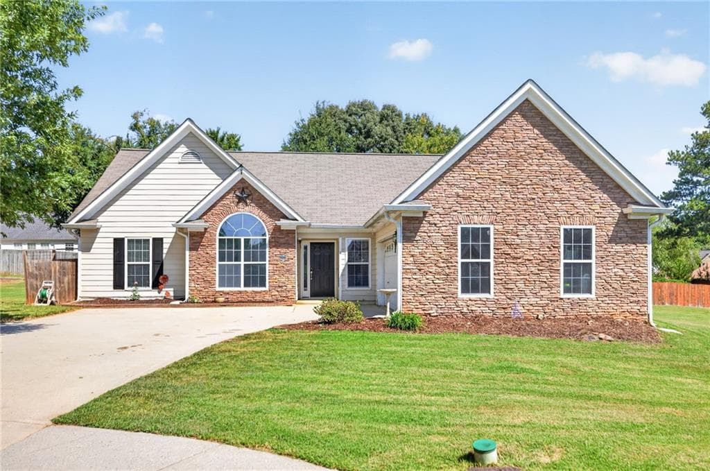4 bedroom, 2 bathroom, 1,666 sq ft single family residence for sale at 3526 Wimberly Cove Trace, Dacula, GA 30019