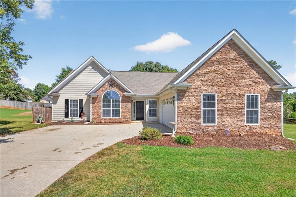 4 bedroom, 2 bathroom, 1,666 sq ft single family residence for sale at 3526 Wimberly Cove Trace, Dacula, GA 30019 — photo 2