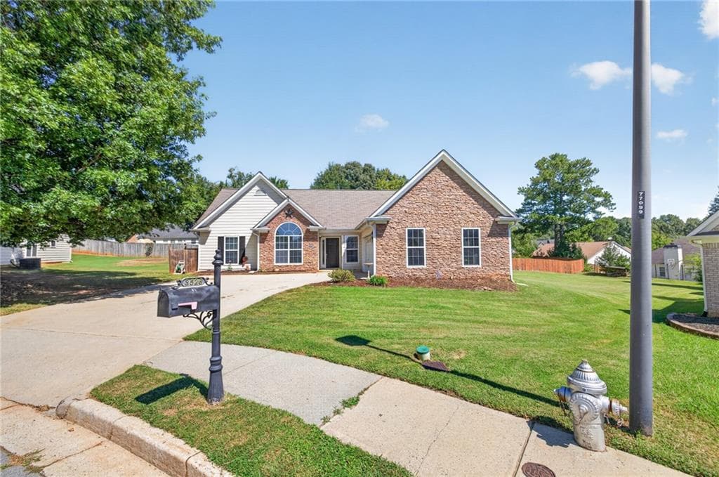 4 bedroom, 2 bathroom, 1,666 sq ft single family residence for sale at 3526 Wimberly Cove Trace, Dacula, GA 30019 — photo 4