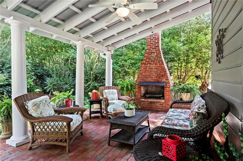 5 bedroom, 3 bathroom, 2,996 sq ft single family residence under contract at 2823 Hitchcock Mill Run, Marietta, GA 30068 — photo 2