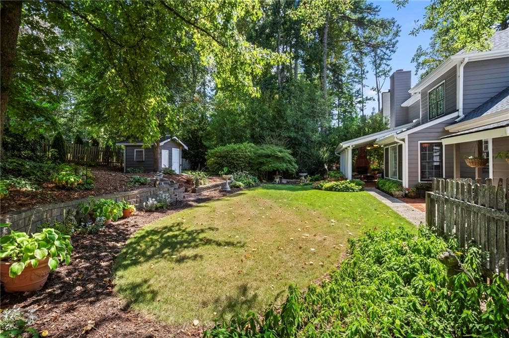 5 bedroom, 3 bathroom, 2,996 sq ft single family residence under contract at 2823 Hitchcock Mill Run, Marietta, GA 30068 — photo 4