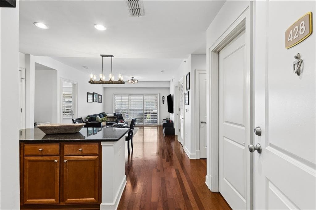 2 bedroom, 2 bathroom, 1,250 sq ft condominium for sale at 200 River Vista Drive 428, Atlanta, GA 30339 — photo 2
