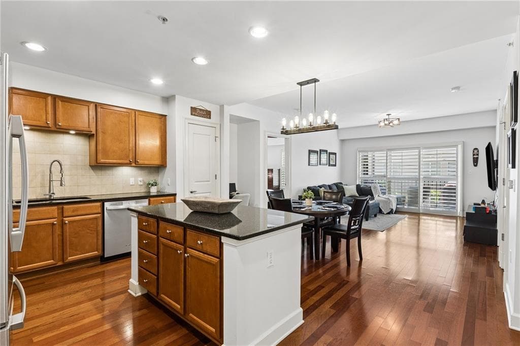 2 bedroom, 2 bathroom, 1,250 sq ft condominium for sale at 200 River Vista Drive 428, Atlanta, GA 30339 — photo 1 of 45