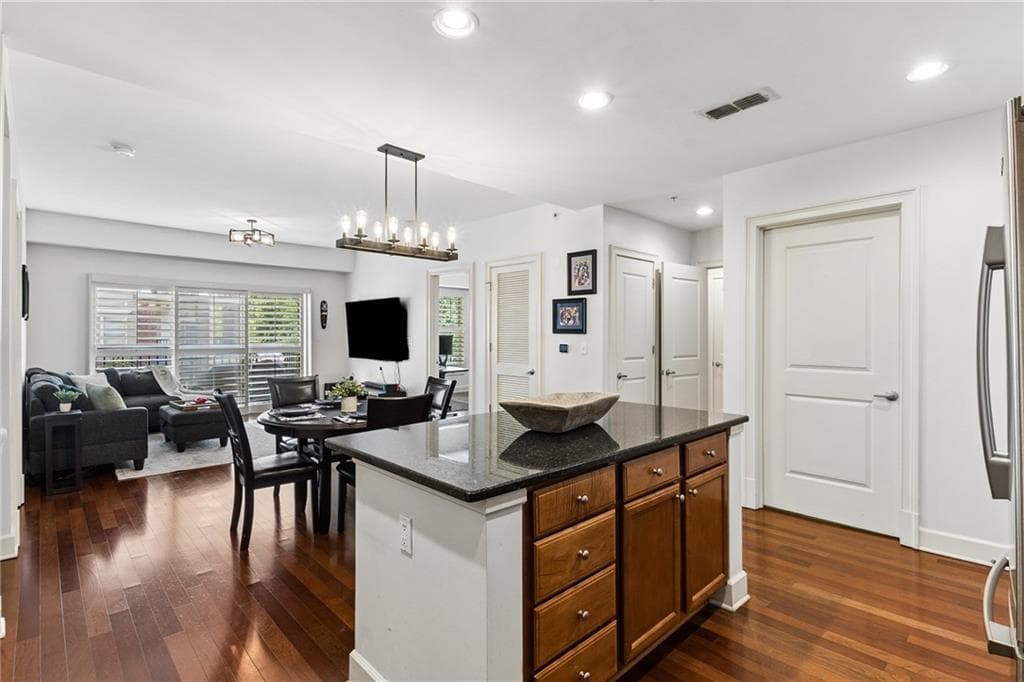 2 bedroom, 2 bathroom, 1,250 sq ft condominium for sale at 200 River Vista Drive 428, Atlanta, GA 30339 — photo 4