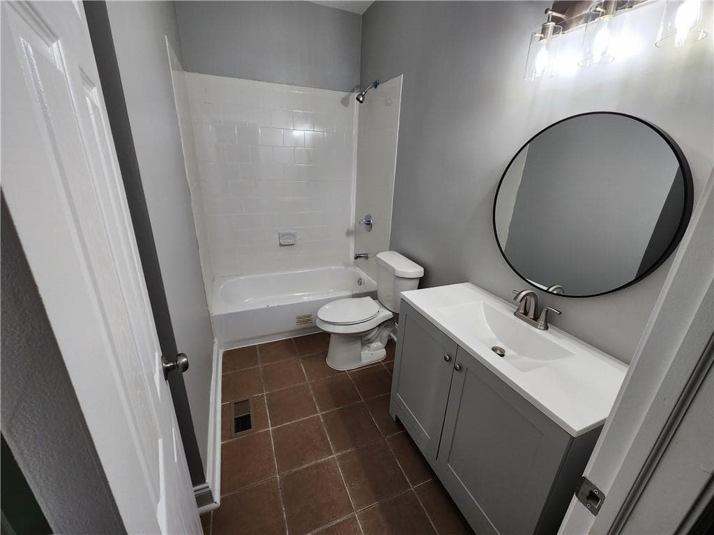 4 bedroom, 3 bathroom, 1,822 sq ft single family residence for sale at 620 Joseph E Lowery Boulevard, Atlanta, GA 30318 — photo 3