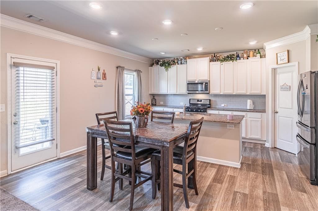 5 bedroom, 4 bathroom, 3,404 sq ft single family residence for sale at 103 Creekside Bluff Way, Auburn, GA 30011 — photo 3
