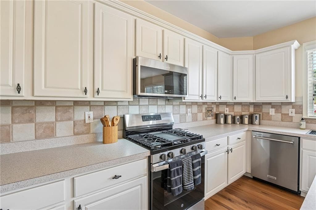 4 bedroom, 3 bathroom, 2,906 sq ft single family residence for sale at 5110 Coventry Creek Drive, Cumming, GA 30040 — photo 7