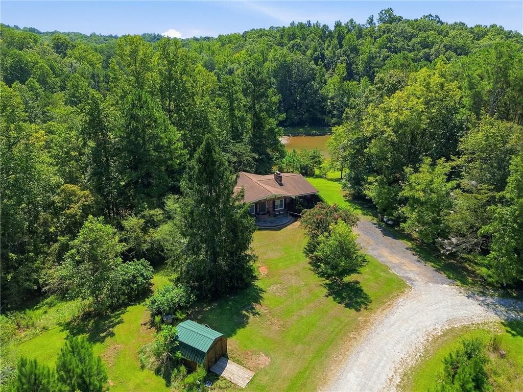 3 bedroom, 2 bathroom, 1,786 sq ft single family residence for sale at 6265 Smith Mill Road, Gainesville, GA 30506 — photo 3