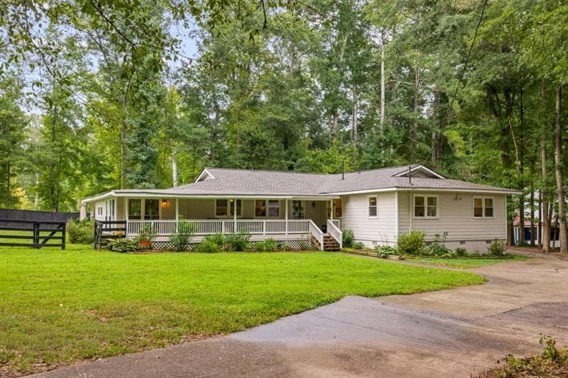 4 bedroom, 2 bathroom, 2,208 sq ft single family residence under contract at 285 Air Acres Way, Woodstock, GA 30188