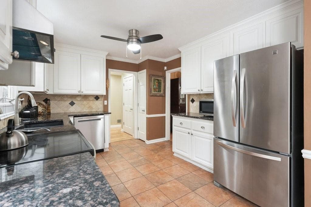 3 bedroom, 3 bathroom, 1,766 sq ft single family residence for sale at 4921 Falcon Wood Trace, Marietta, GA 30066 — photo 3