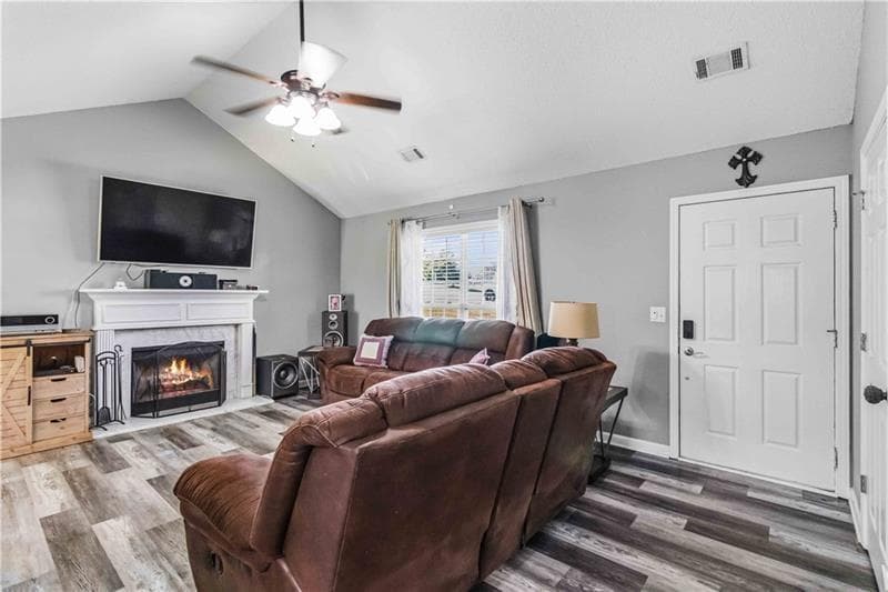 4 bedroom, 3 bathroom, 1,925 sq ft single family residence for sale at 601 Skyland Court, Winder, GA 30680 — photo 4