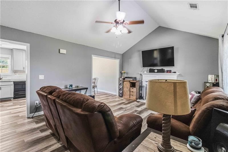 4 bedroom, 3 bathroom, 1,925 sq ft single family residence for sale at 601 Skyland Court, Winder, GA 30680 — photo 5