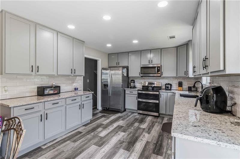 4 bedroom, 3 bathroom, 1,925 sq ft single family residence for sale at 601 Skyland Court, Winder, GA 30680 — photo 7