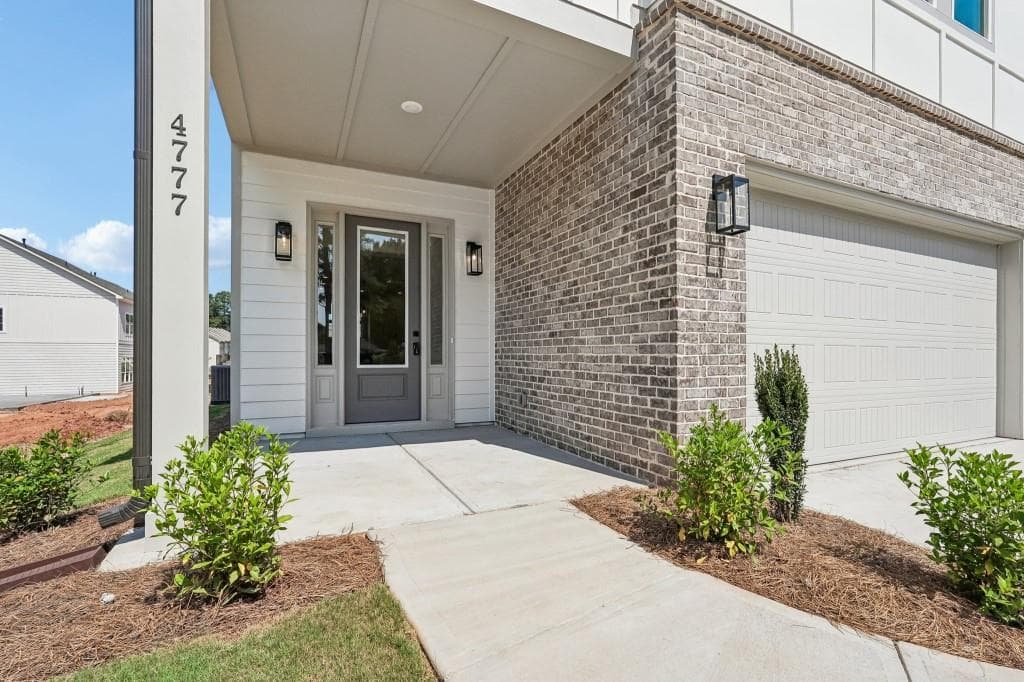 4 bedroom, 4 bathroom, 2,397 sq ft single family residence for sale at 4777 Kittle Way, Lilburn, GA 30047 — photo 2