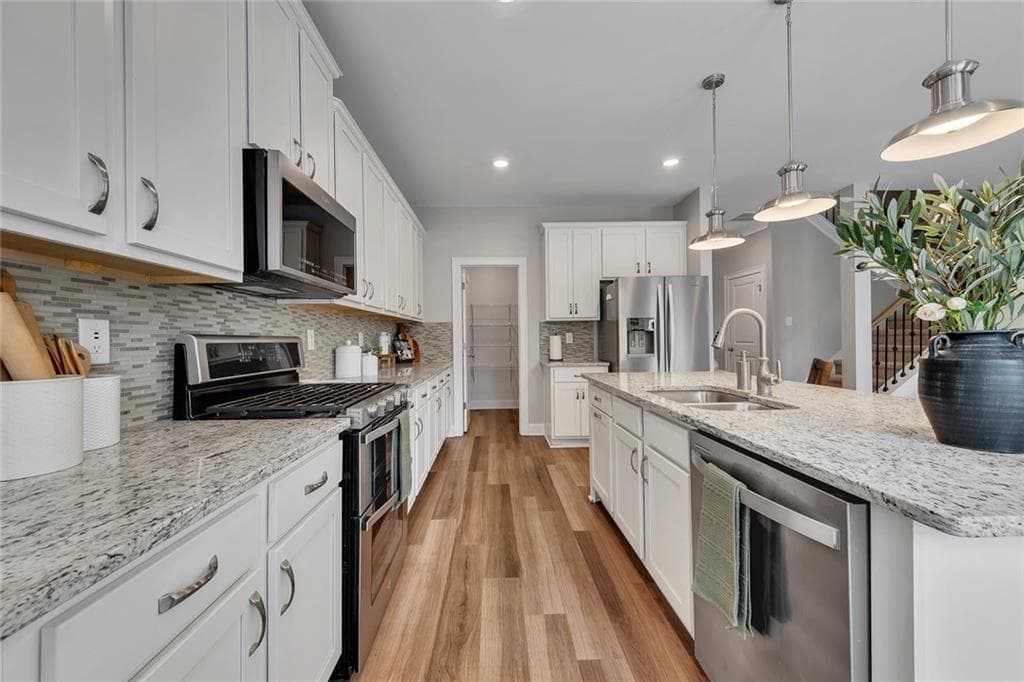 4 bedroom, 3 bathroom, 2,508 sq ft single family residence for sale at 204 Meadows Court, Woodstock, GA 30189 — photo 9